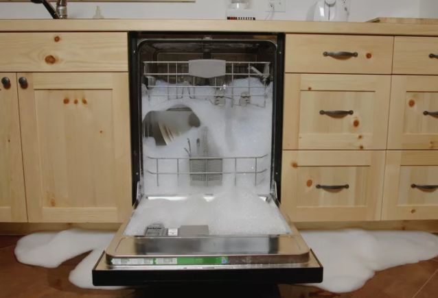 ضرر های استفاده از پودر ماشین لباسشویی در ماشین ظرفشویی